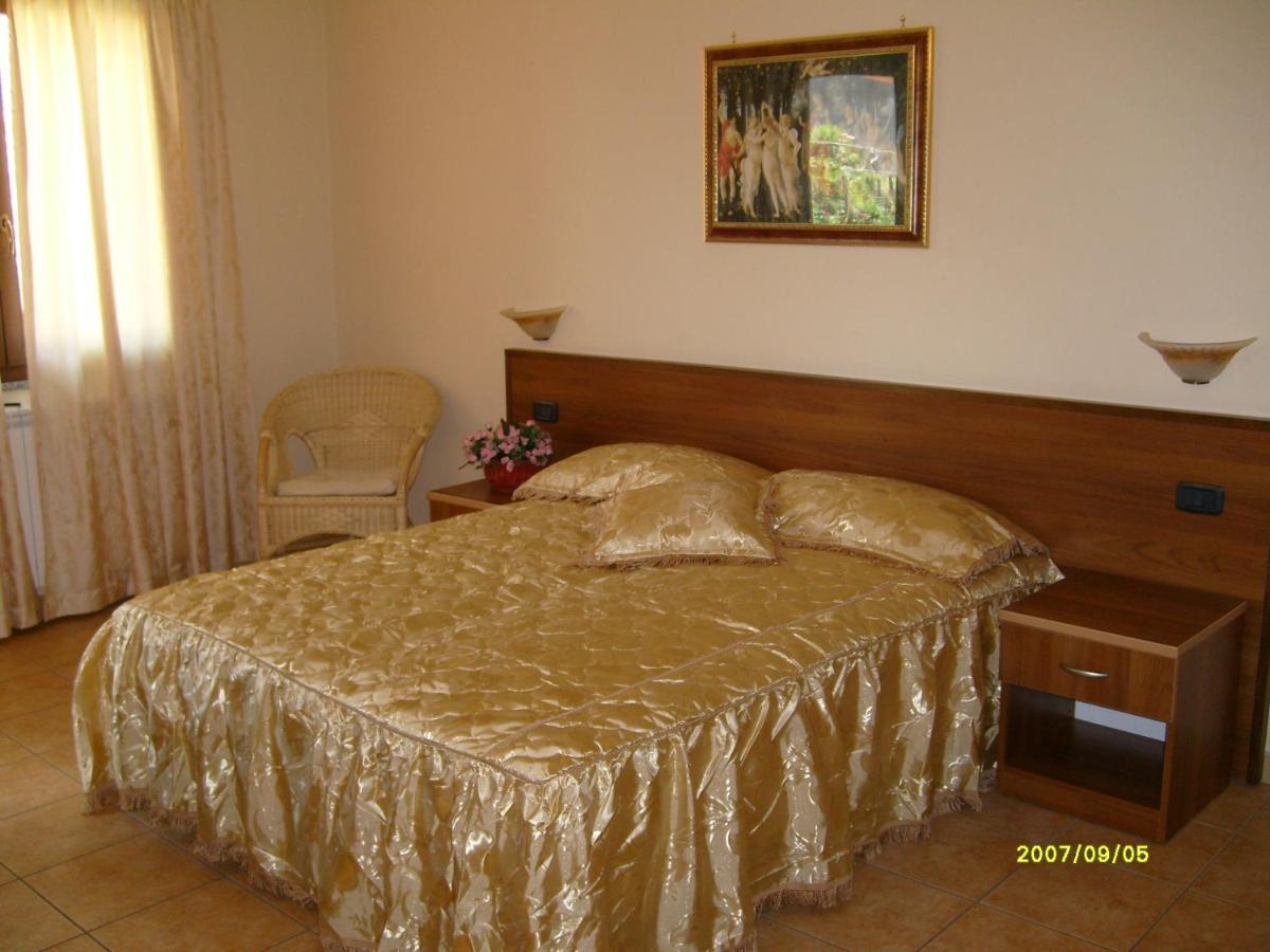 Hotel Ristorante Degli Amici Mongiana Εξωτερικό φωτογραφία